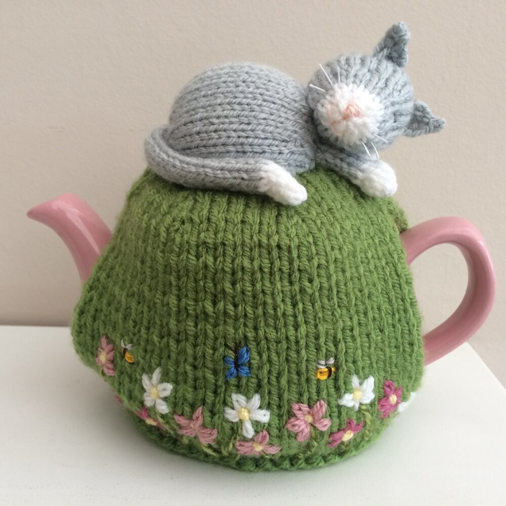 Cat nap tea cosy to fit a 2 cup teapot