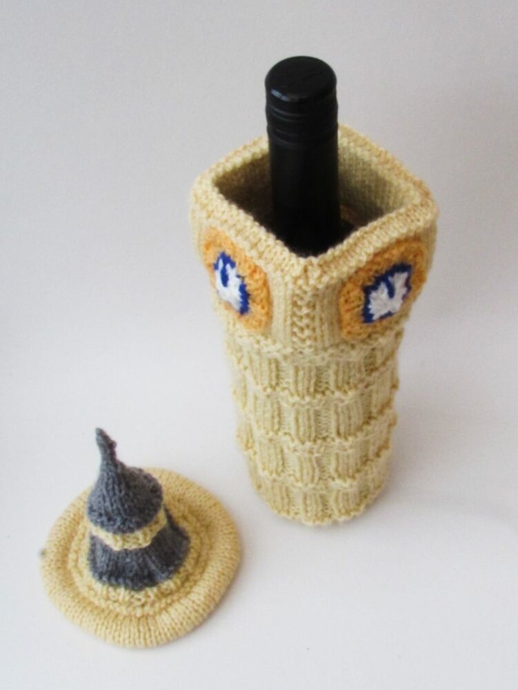 TeaCosyFolk's Big Ben Wine Bottle Cover Knitting Pattern