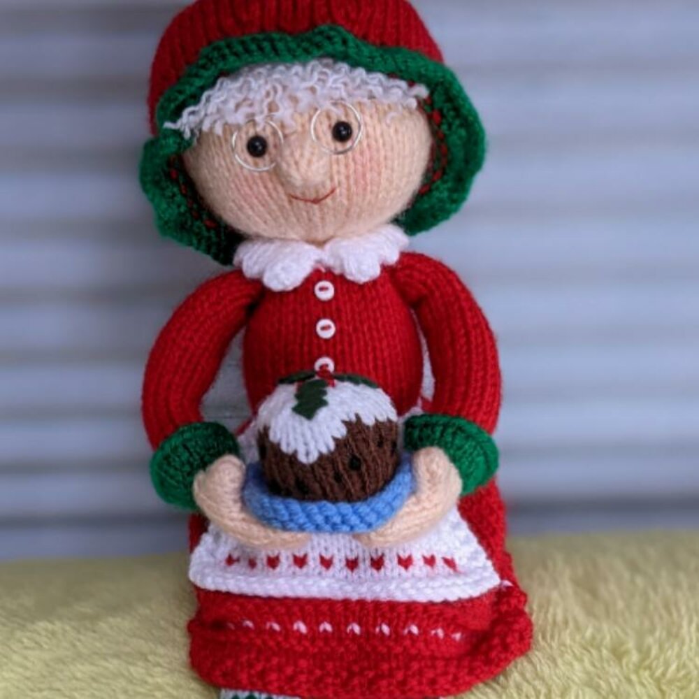 Knitting pattern to make Mrs Claus shelf sitter