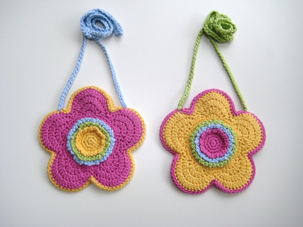 Crochet bag, Flowershaped bag, Pattern No19, in both UK and US crochet