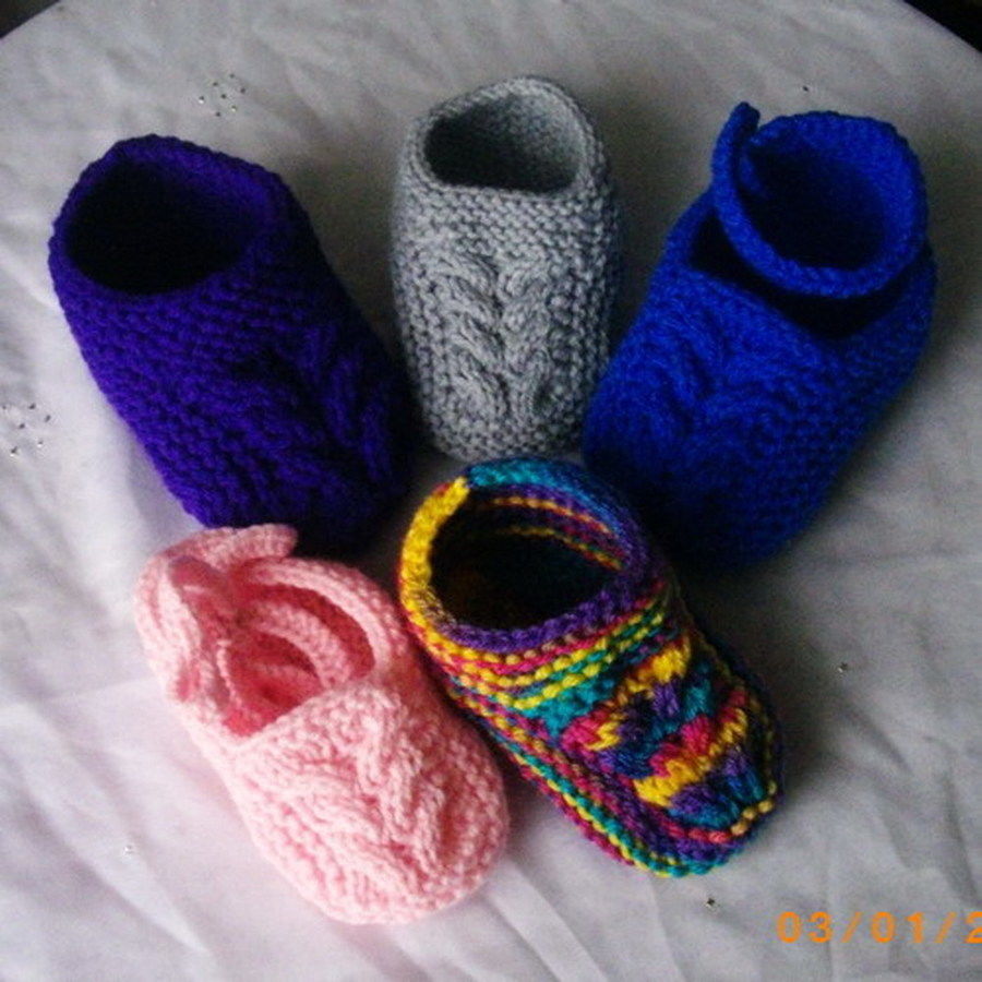 Baby and toddler slippers knitting pattern