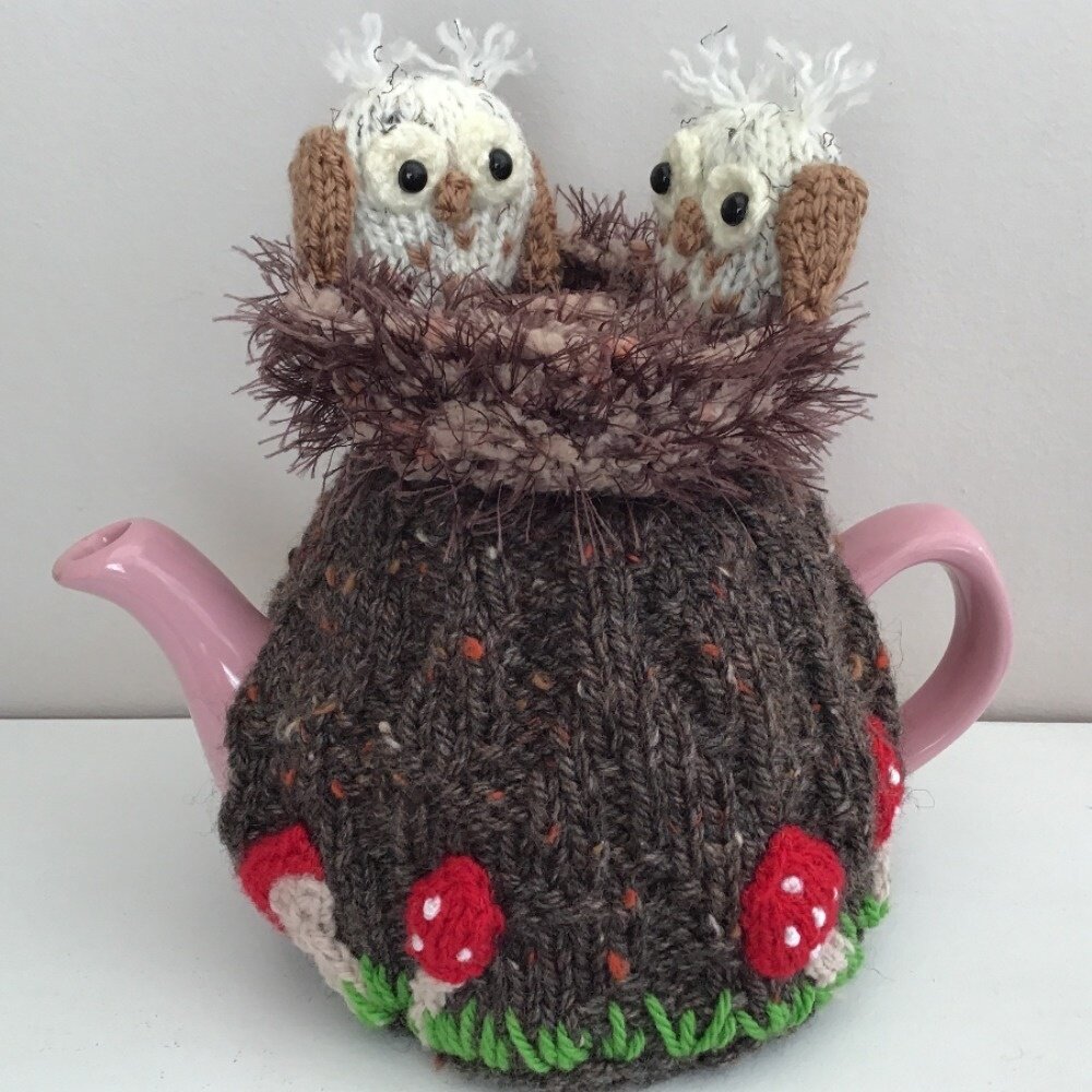 owlets in the old oak tree tea cosy for 2 cup teapot