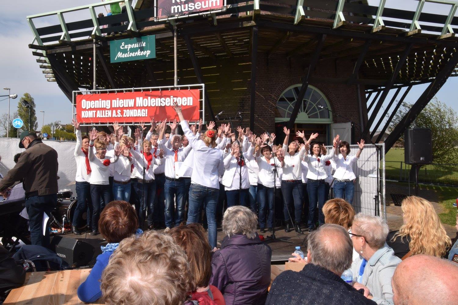 Molen de Hoop opent met korenfestival