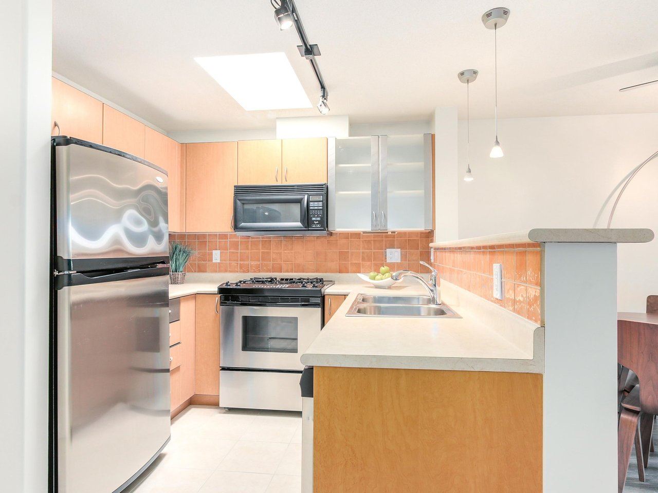 Hastings East Condo for sale 1 bedroom 724 sq.ft. (Listed 20170724)