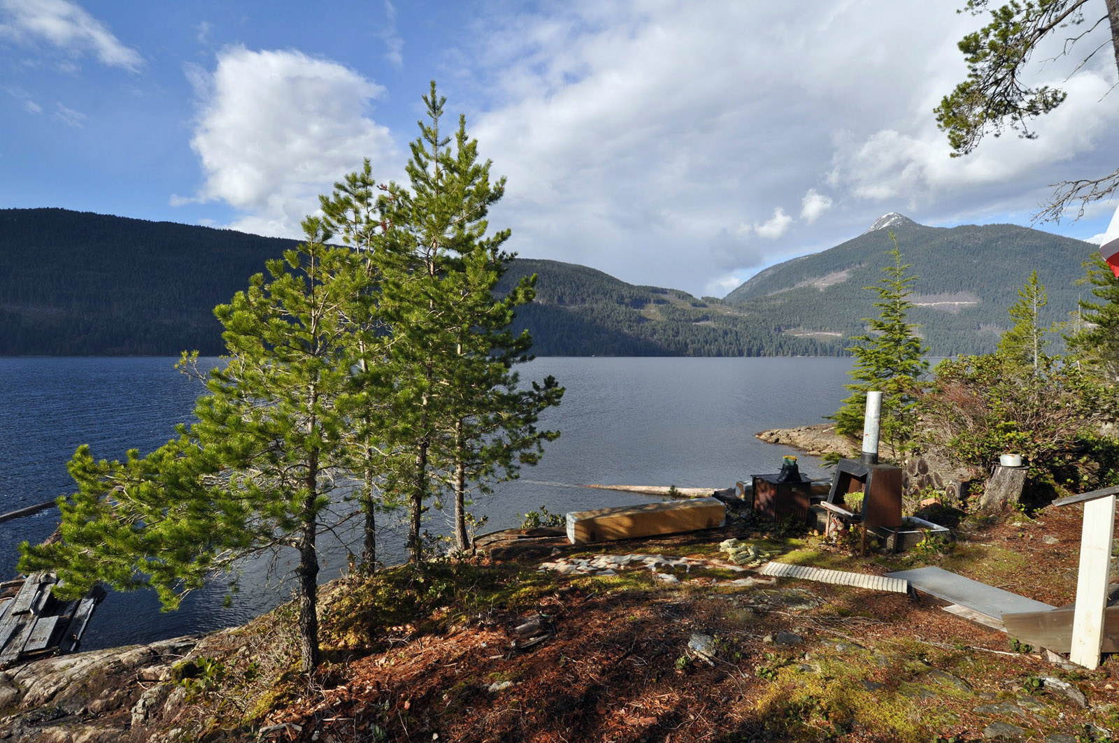 Powell Lake Island with 2 Cabins on Lake 2 bedroom