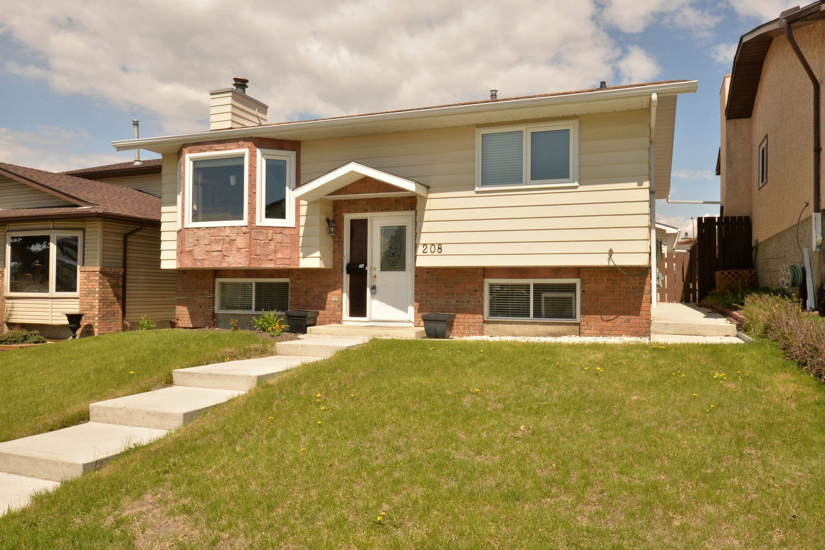 Mayland Heights House for sale 4 bedroom 1,001.05 sq.ft. (Listed 2014