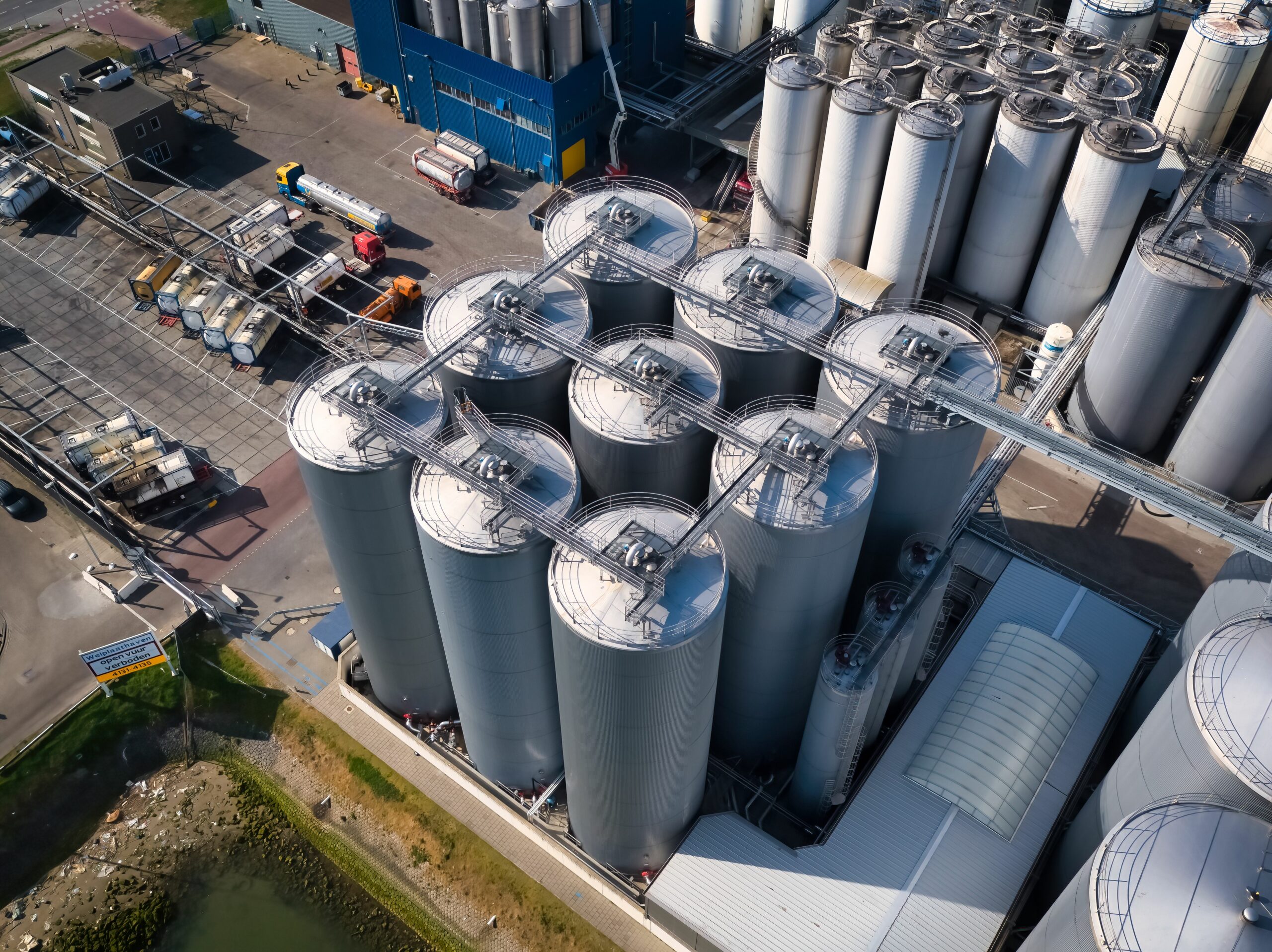 Duplex stainless steel makes sense for Rotterdam food oil terminal