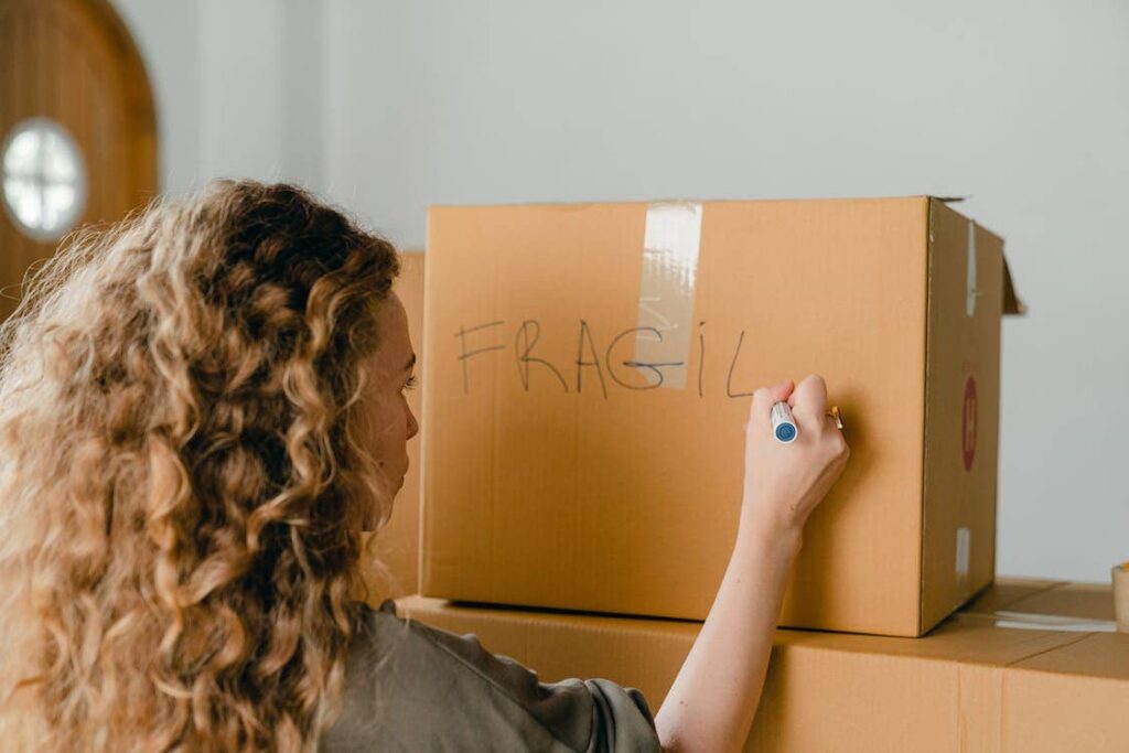 12 Essential Tips on How to Pack Fragile Items for Storage