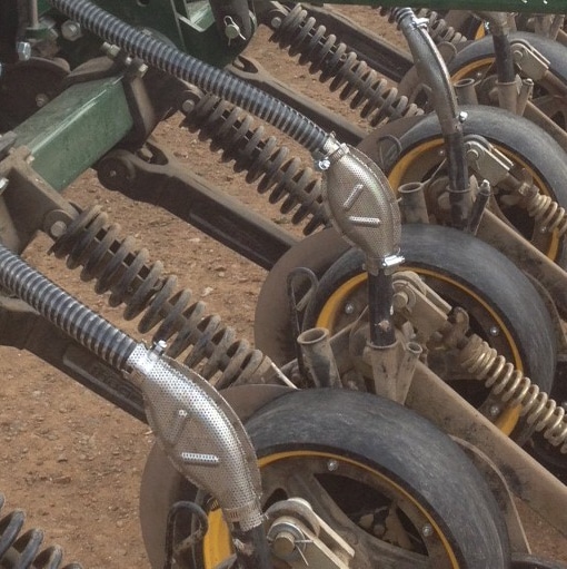 Stainless Steel Seed Brake for 1 1/4″ OD Hose (with baffle for airseeders). Needham Ag Store