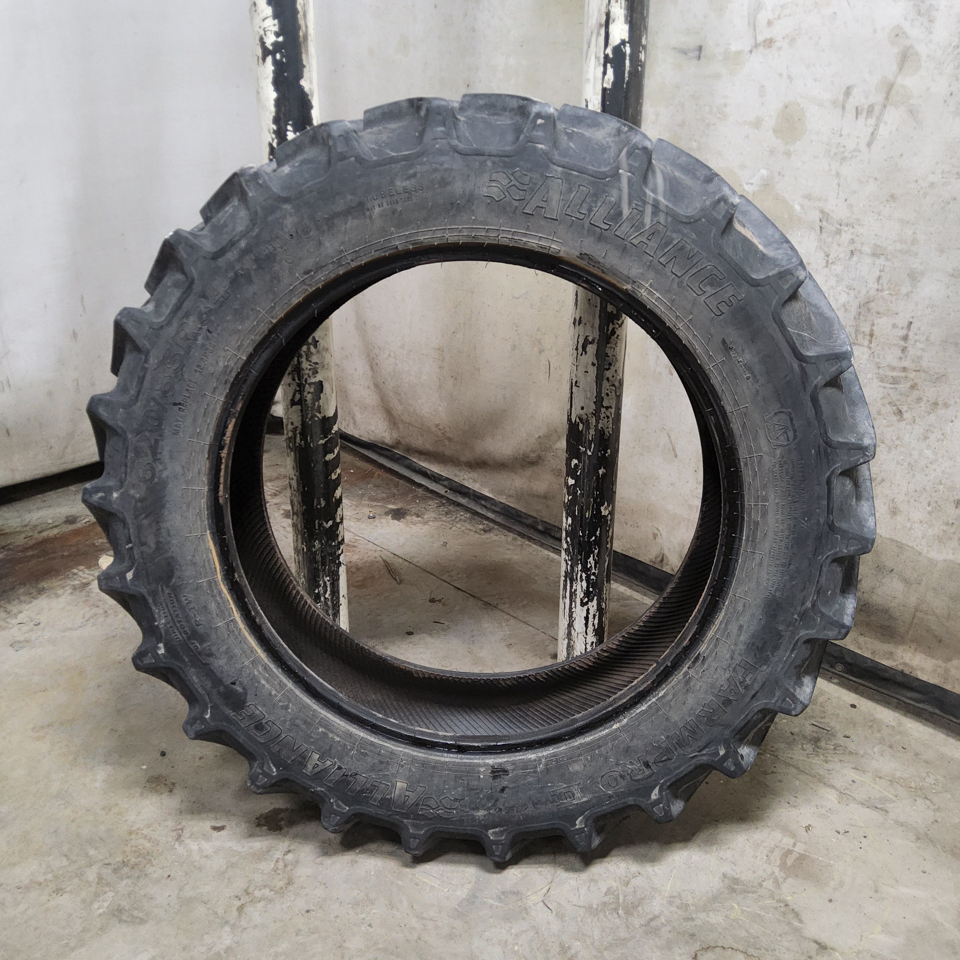 Used320/85R34 Alliance 846 Farm Pro II 85 Series R1W Agricultural