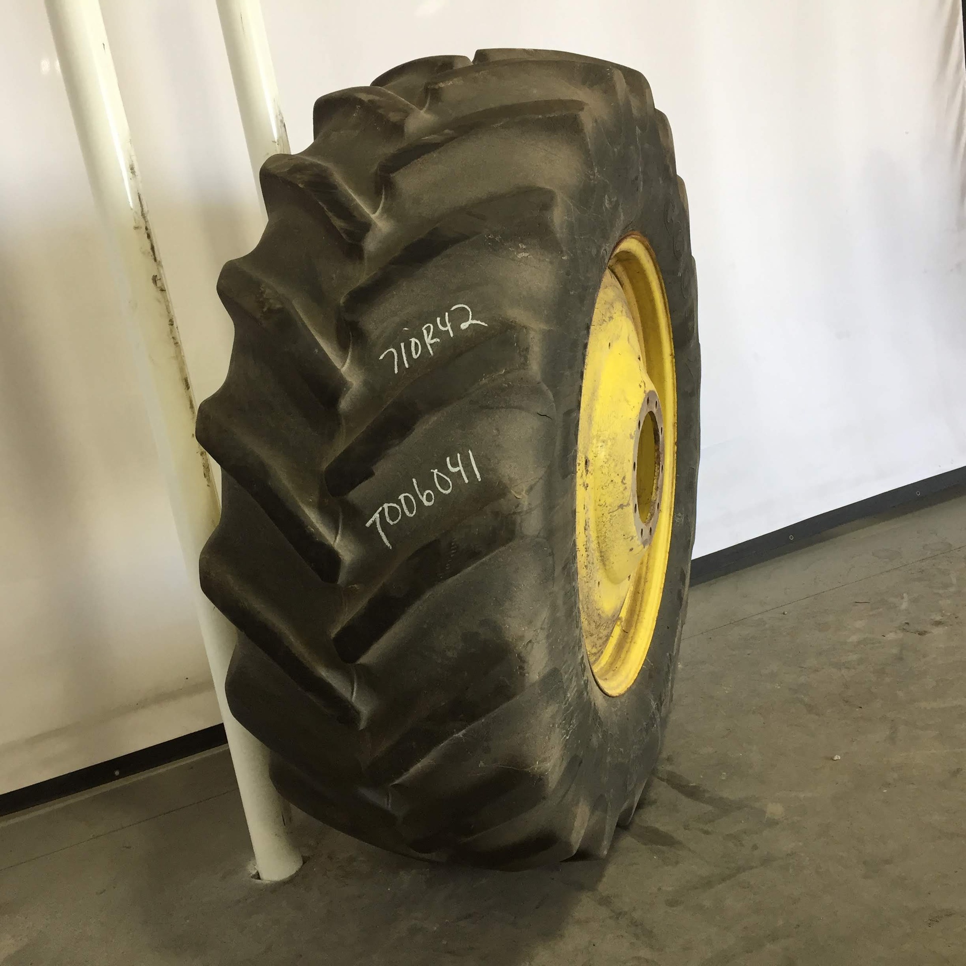 Used710/70R42 Goodyear Farm DT820 Super Traction R1W on Formed Plate W