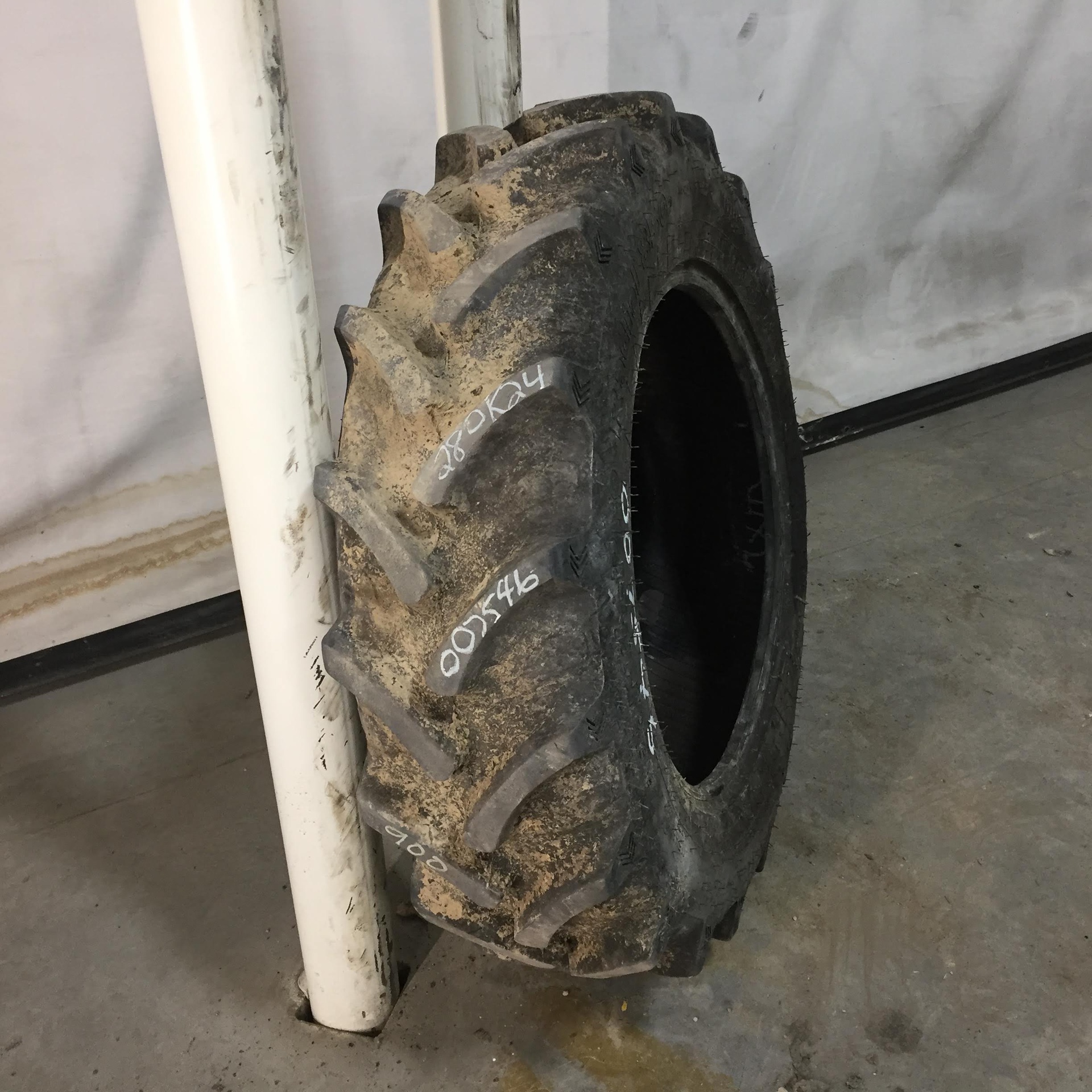 Used280/85R24 Galaxy Earth Pro R1W Agricultural Tires for Sales NTS