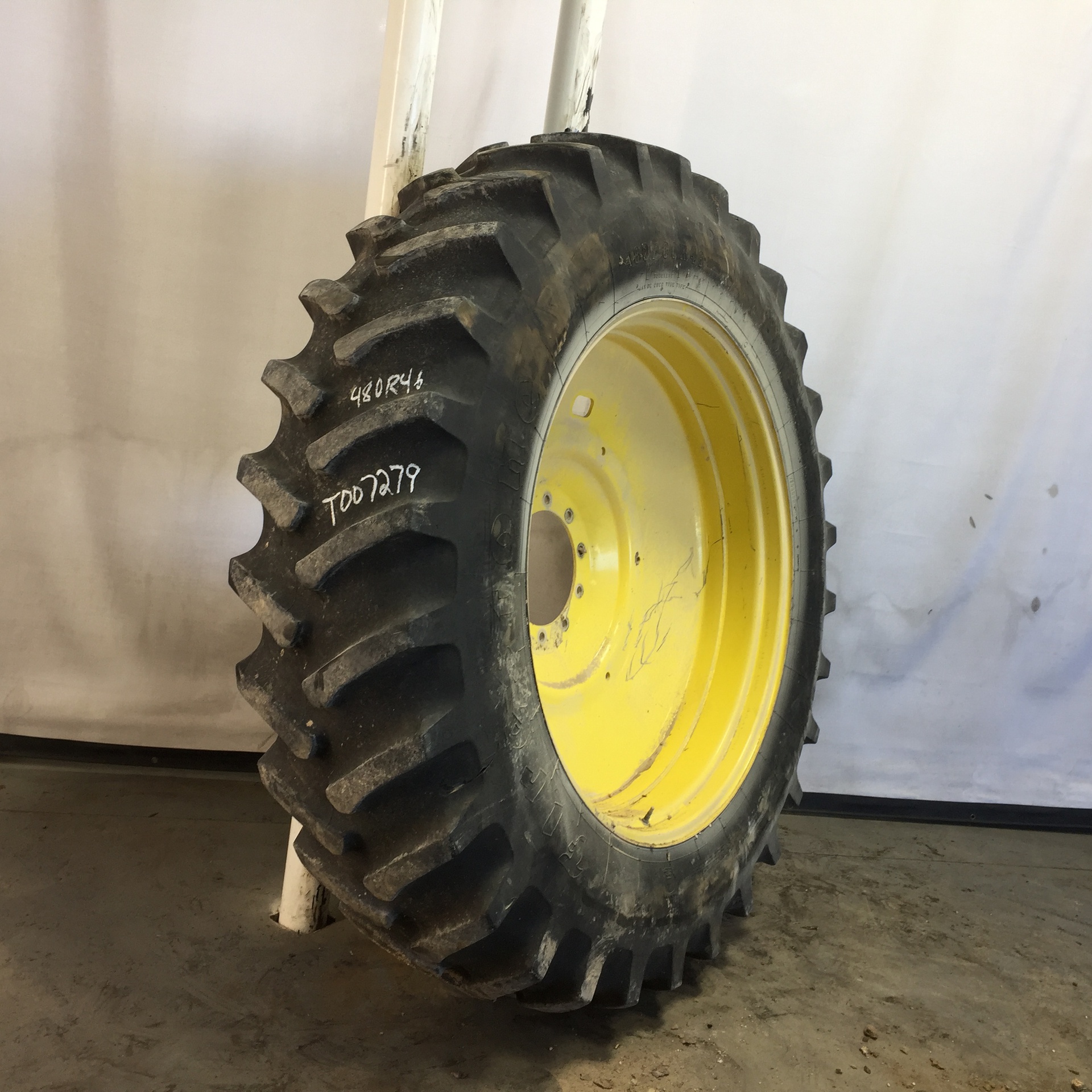 Used480/80R46 Firestone Radial All Traction 23 R1 on Formed Plate W