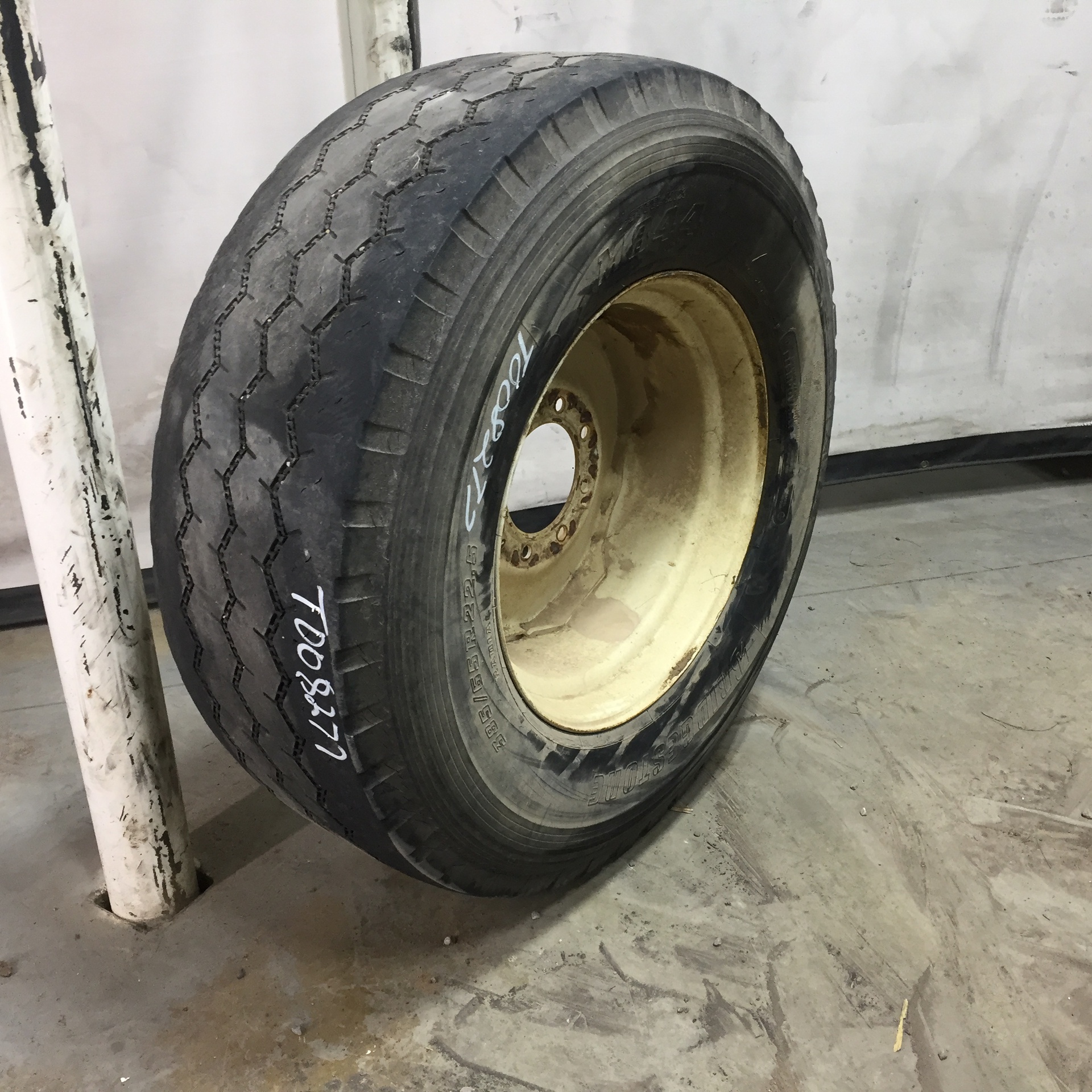 Used385/65R22.5 Bridgestone M844 Commercial Heavy Truck Tires for Sales