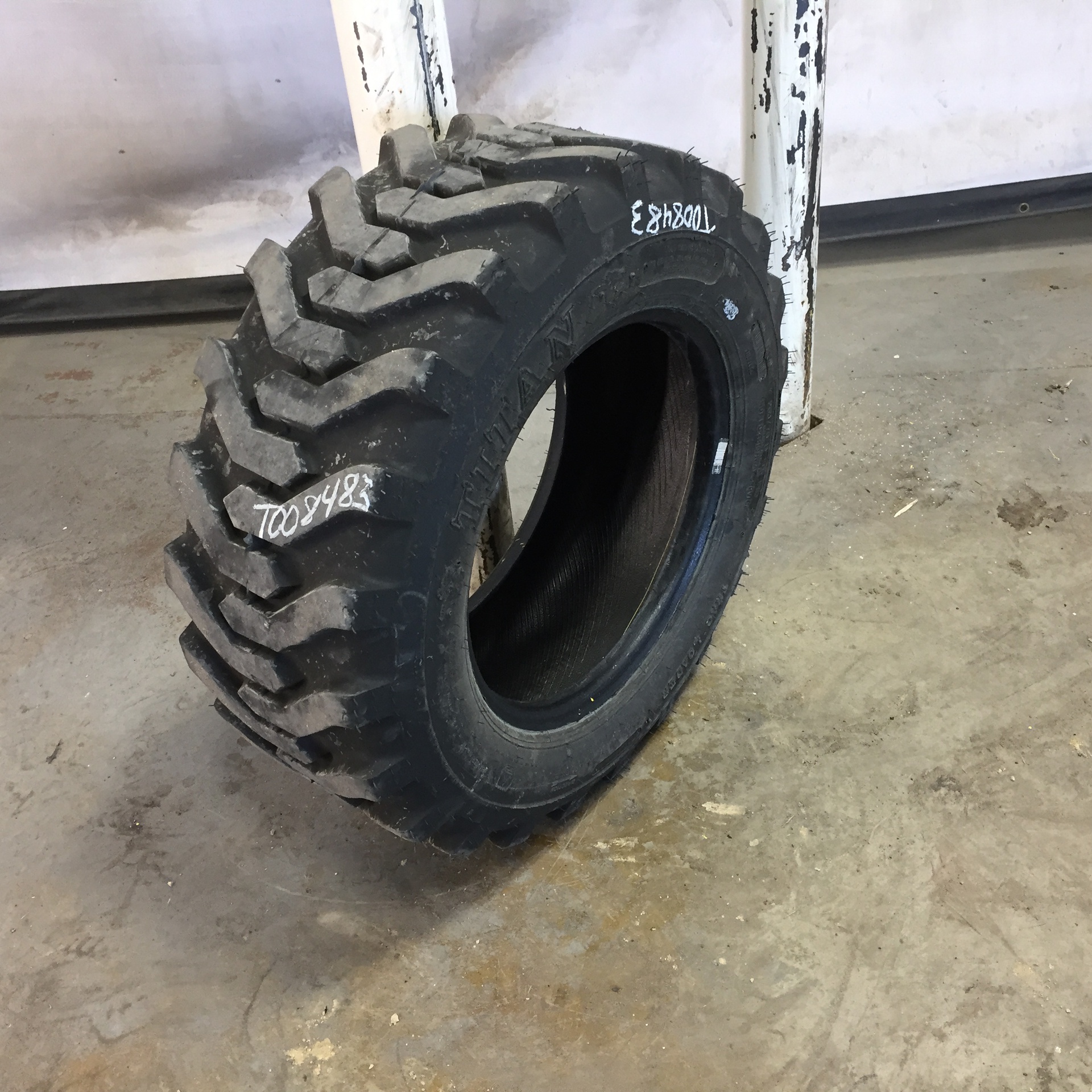 Used260/70D16.5 Titan Farm Trac Loader SS R4 Agricultural Tires for