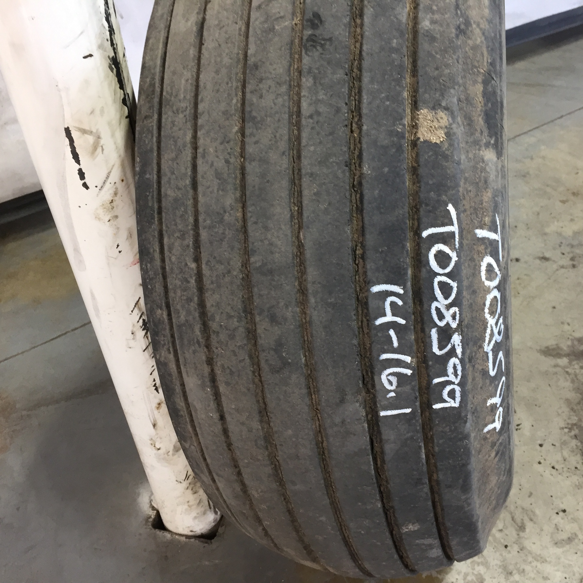 Used14/L16.1 Titan Farm Hi Flotation I1 Agricultural Tires for Sales