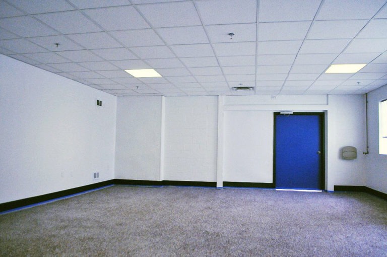 Commercial Warehouse 2000 sqft Store At My House