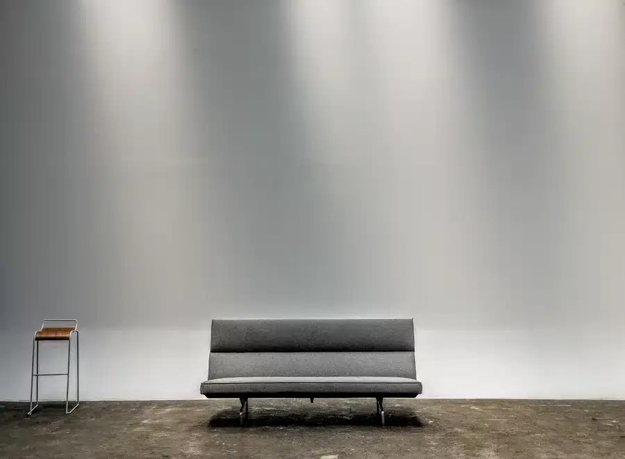 Comparing Dunn Edwards vs Benjamin Moore Paints