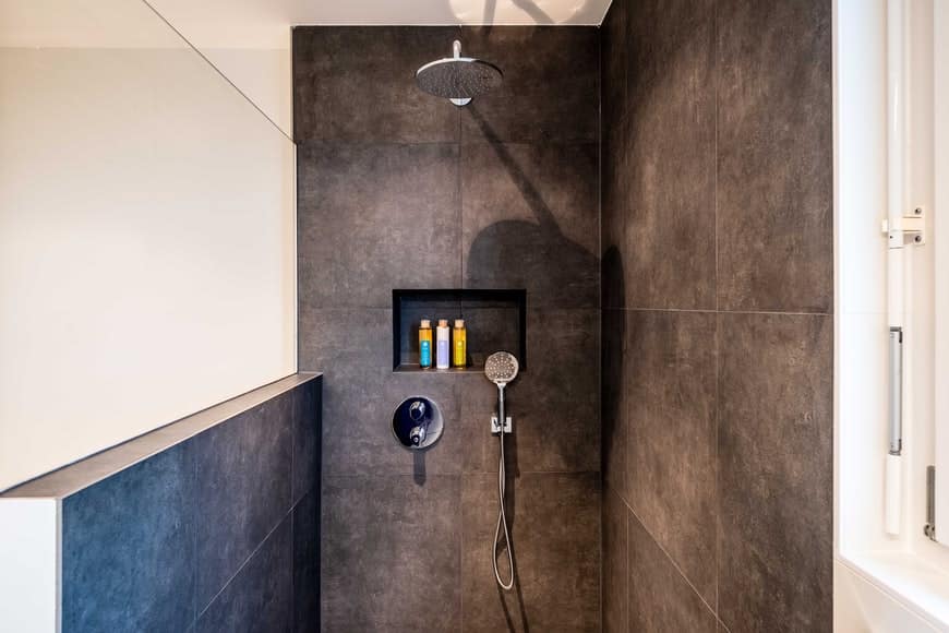 Choosing Between GlueUp and DirecttoStud Shower Surrounds