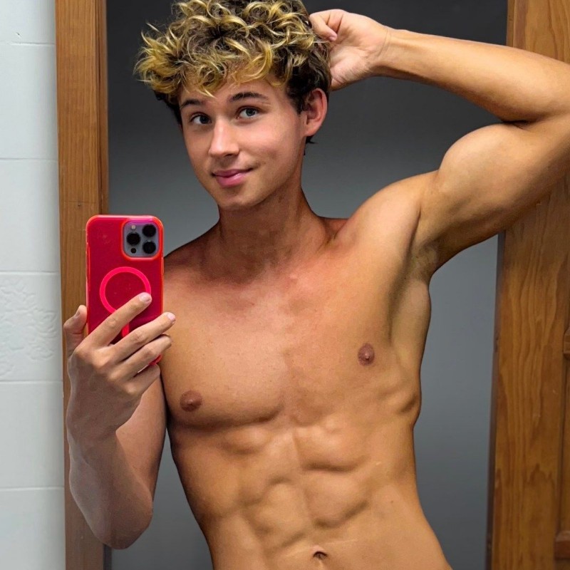 tallfitjake (@tallfitjake) on Snapchat