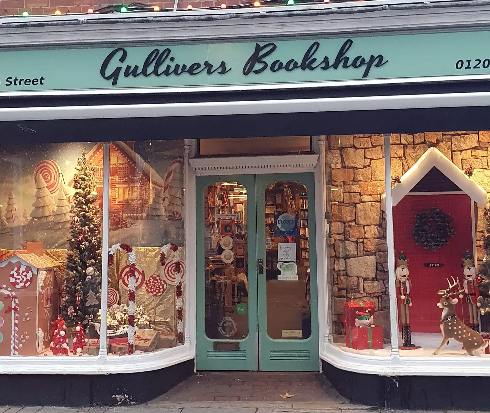 Gullivers in Wimborne unveils dazzling 2023 Christmas window