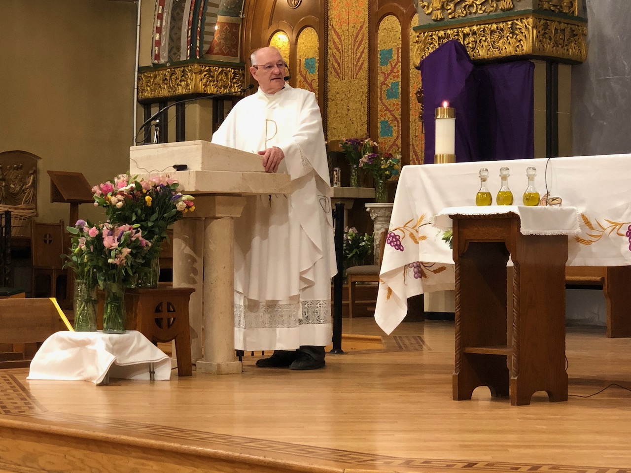 Horario de misas en San Pío V / Mass Schedule at St. Pius V St. Pius