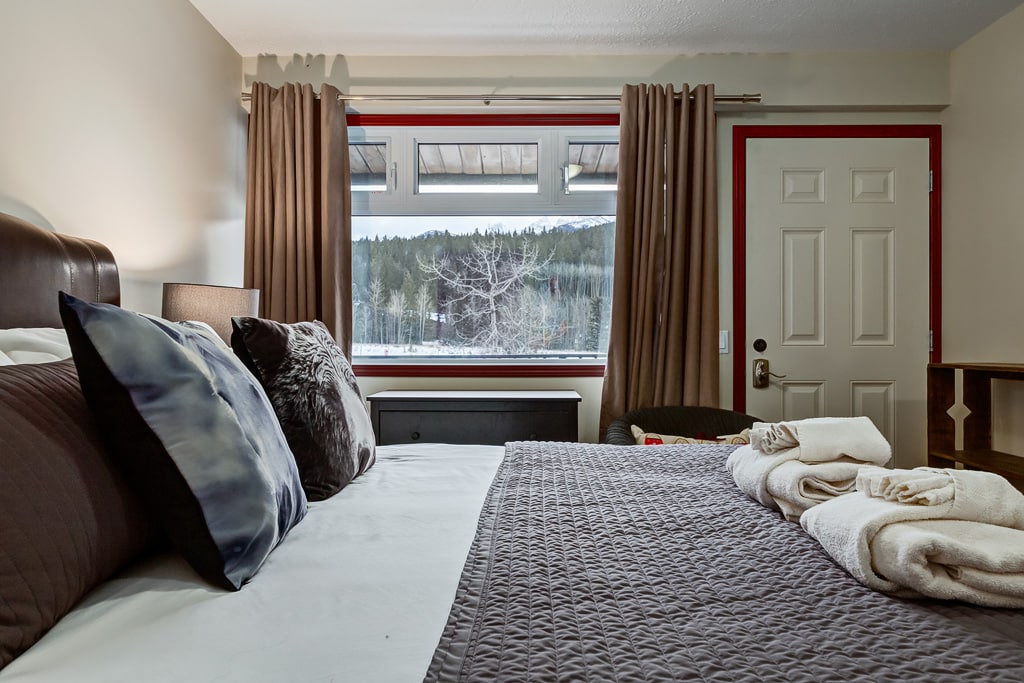 Airbnb & Vacation Property Management Dead Mans Flat S&T Properties