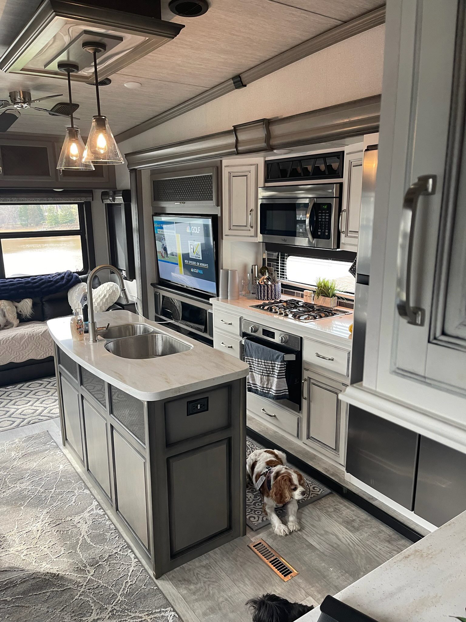 2020 Keystone Montana Legacy 3121RL Str8Up Toy Trader