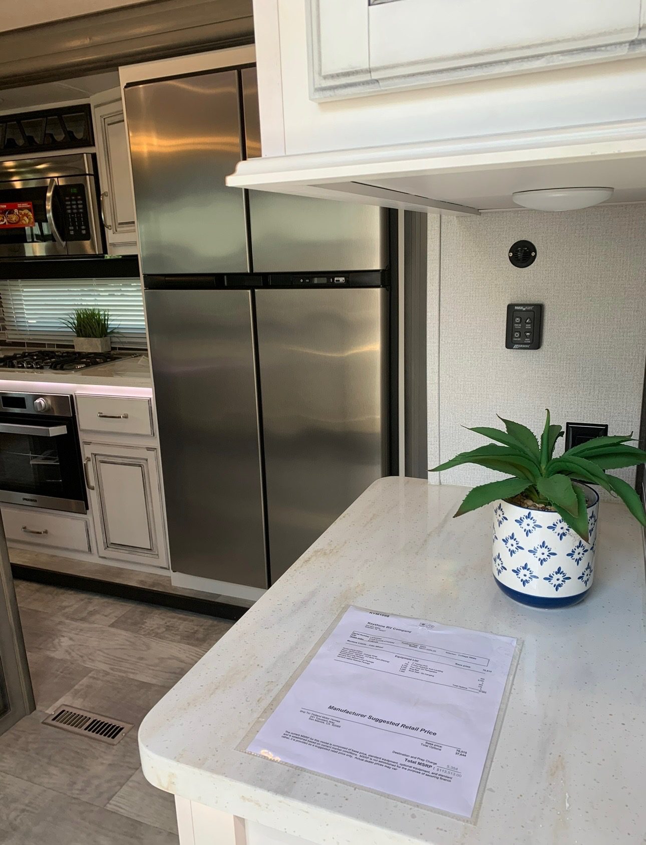 2020 Keystone Montana Legacy 3121RL Str8Up Toy Trader