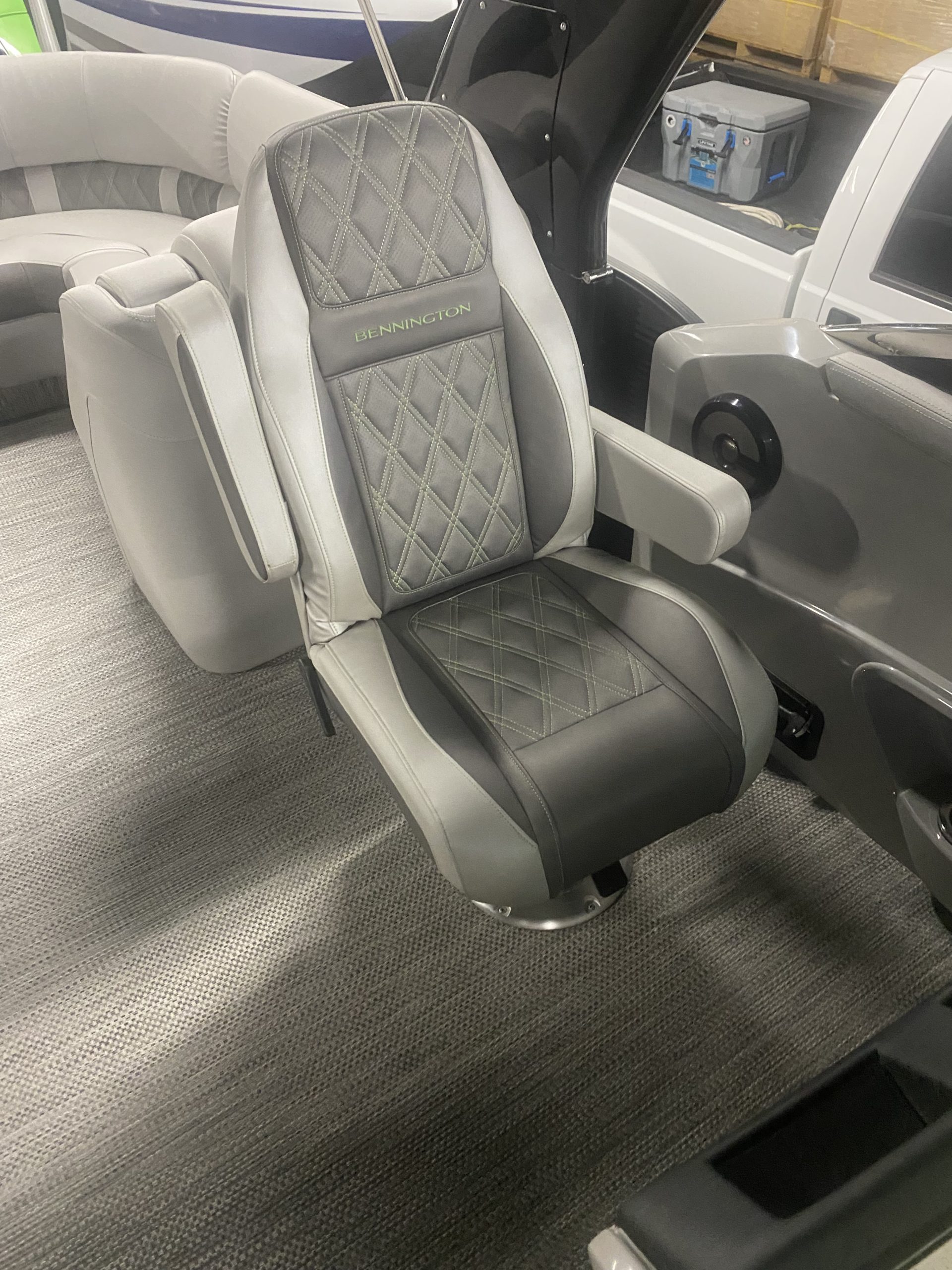 2020 Bennington Q30 Str8Up Toy Trader