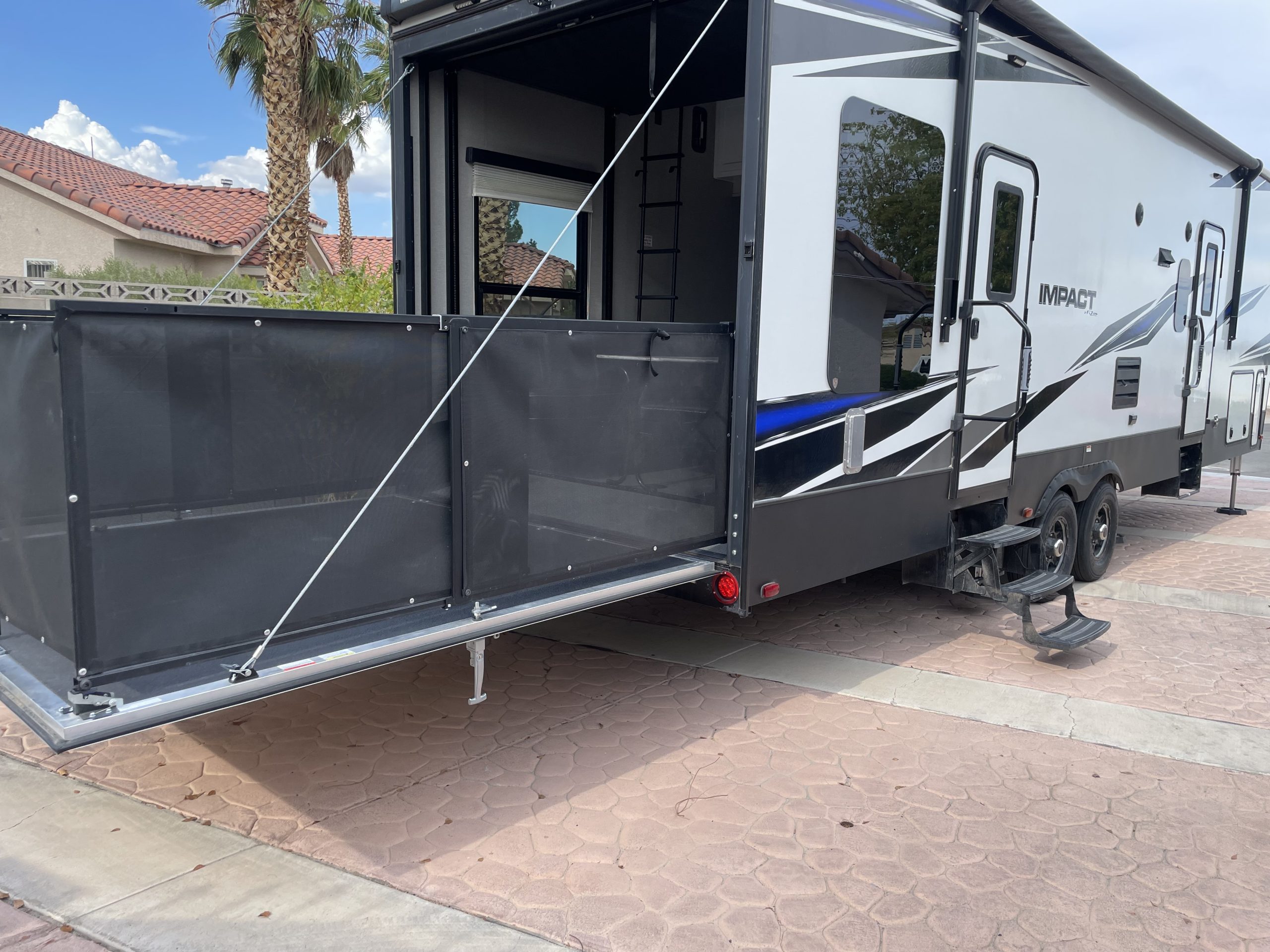 2018 Keystone Impact 351 Str8Up Toy Trader