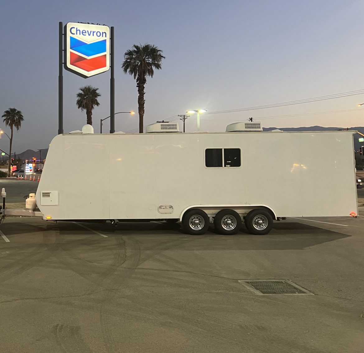 2008 Universal 28′ Enclosed trailer with bathroom Str8Up Toy Trader