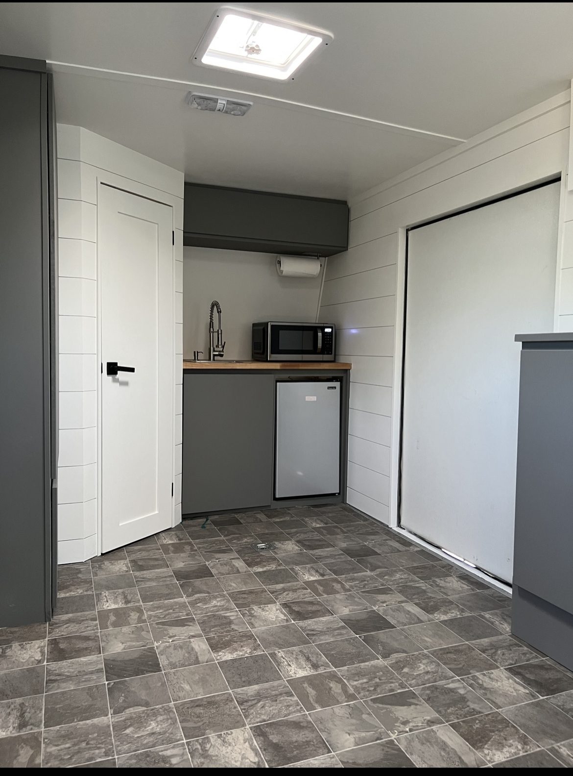 2008 Universal 28′ Enclosed trailer with bathroom Str8Up Toy Trader