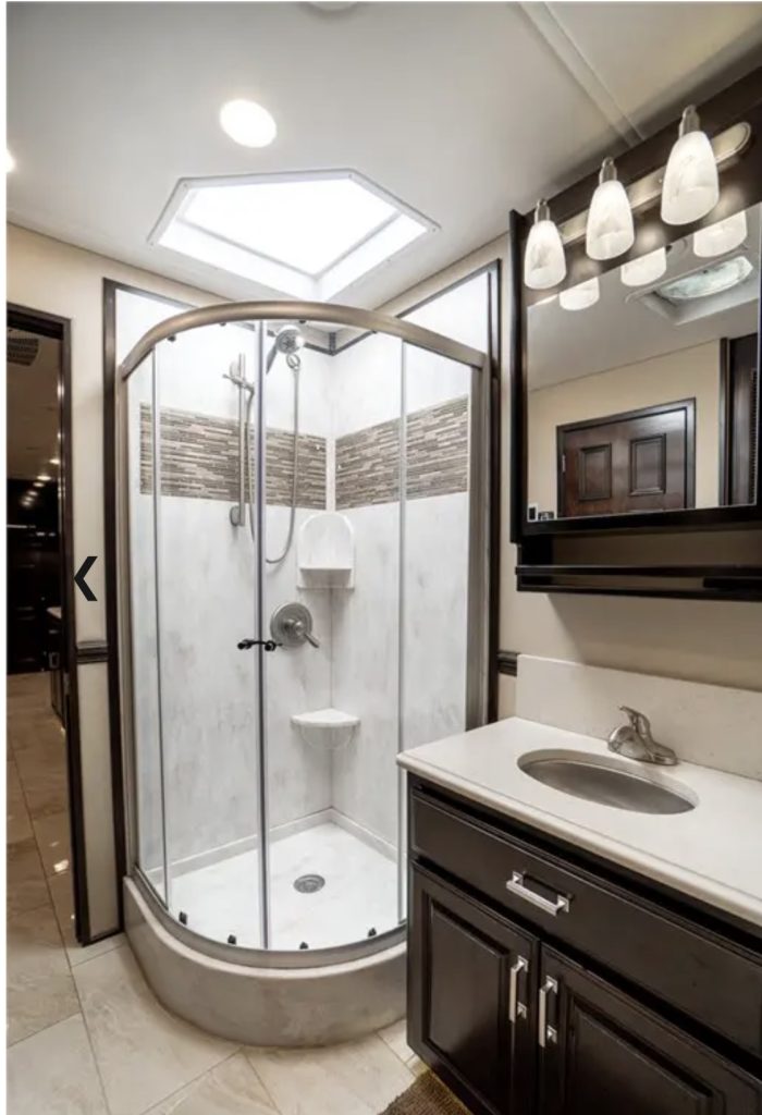 2019 Renegade Classic 45’ CRS Str8Up Toy Trader