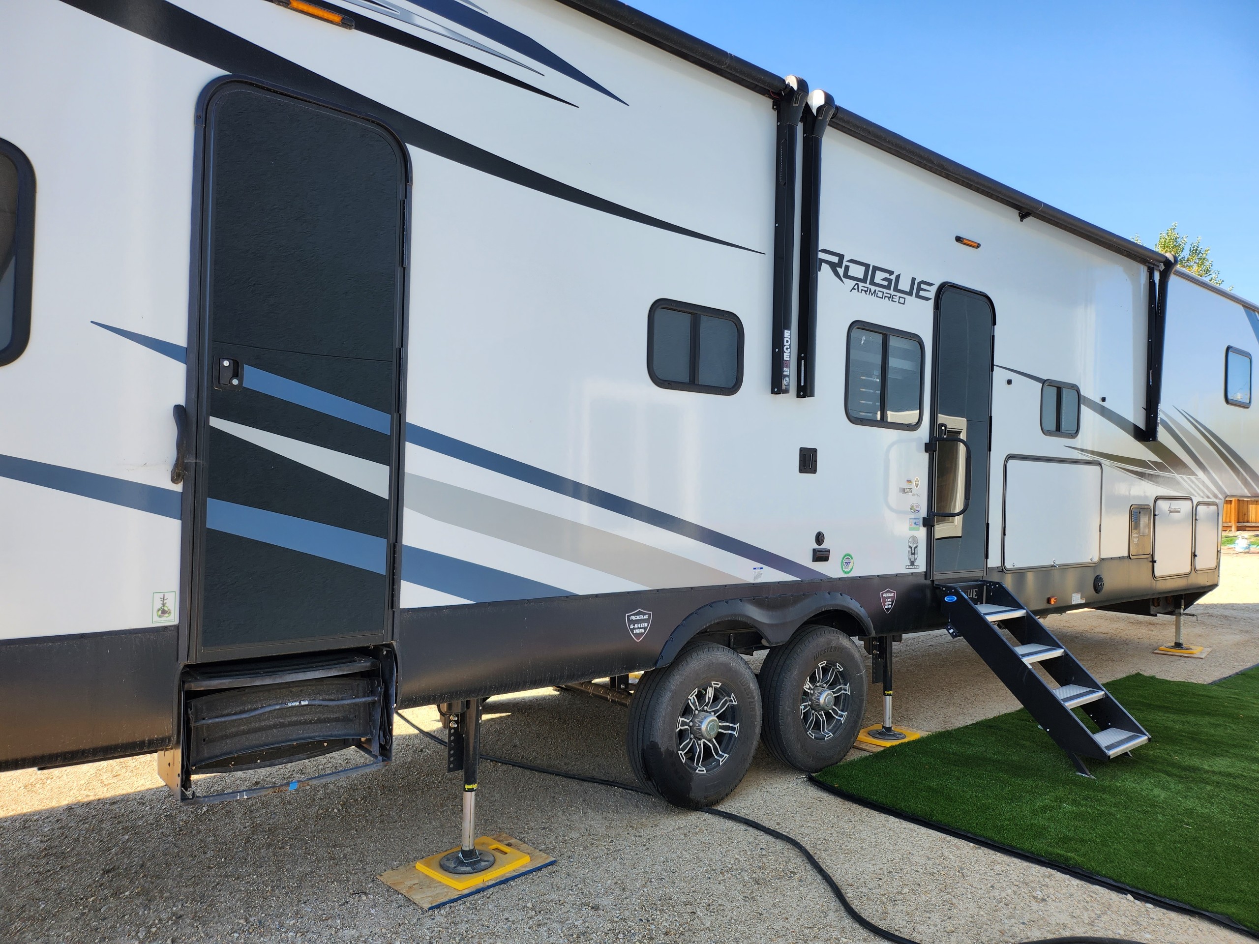 2021 Forest River Rogue Vengeance Toy Hauler Str8Up Toy Trader