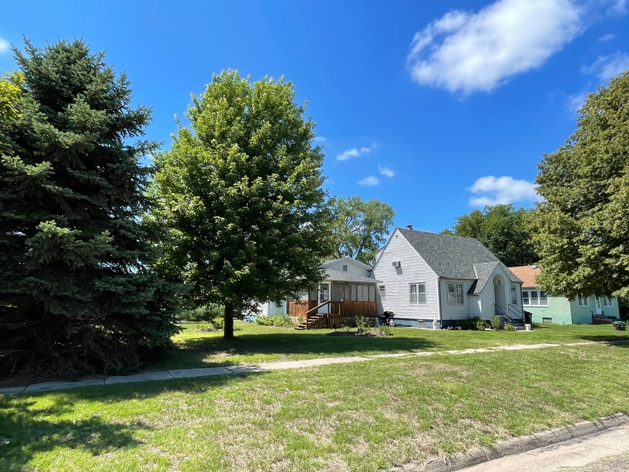 511 & 513 S State Street, Bassett, NE 68714