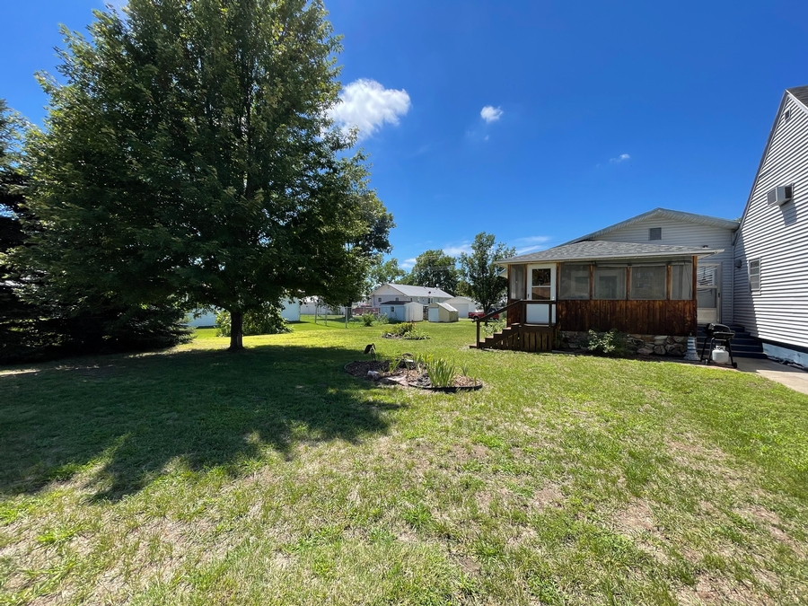 511 & 513 S State Street, Bassett, NE 68714