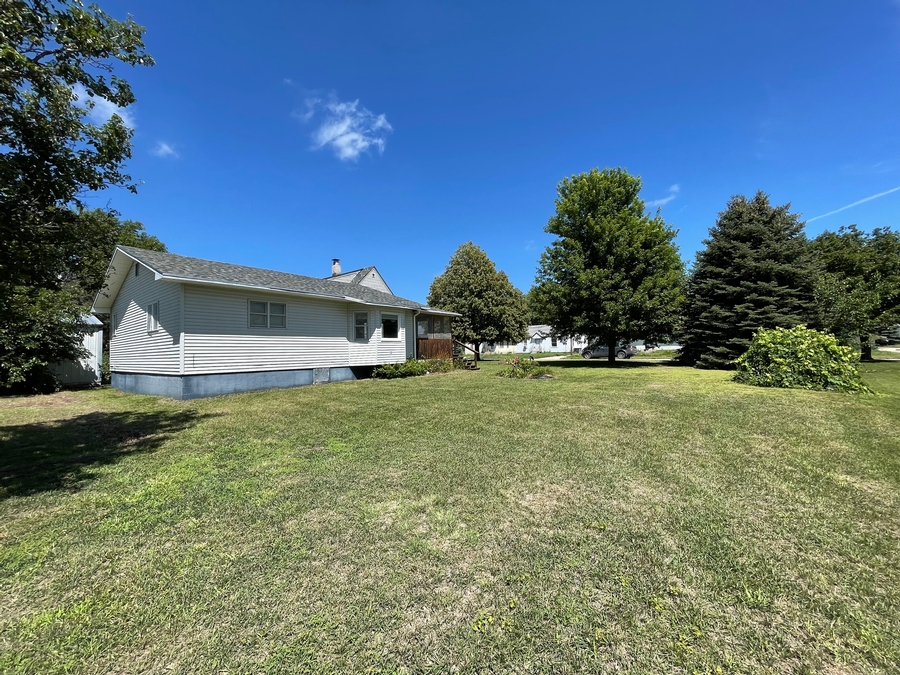 511 & 513 S State Street, Bassett, NE 68714