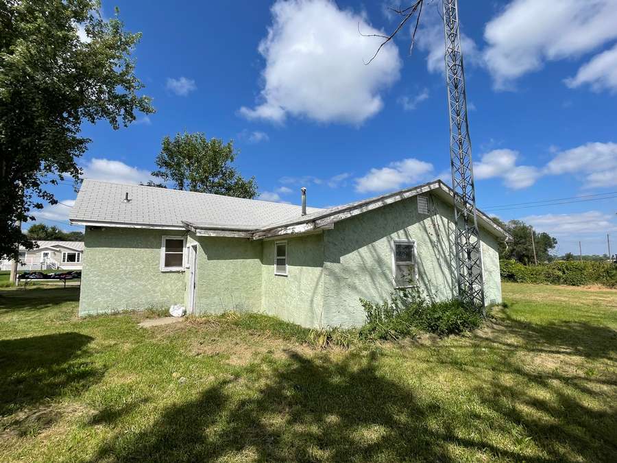 310 & 302 N Park Street, Bassett, NE 68714