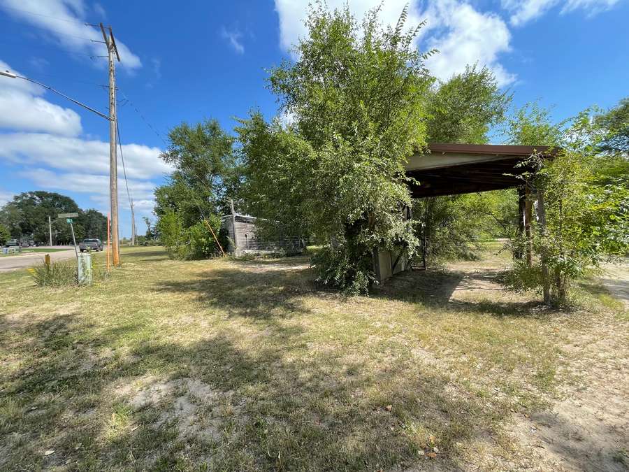 310 & 302 N Park Street, Bassett, NE 68714