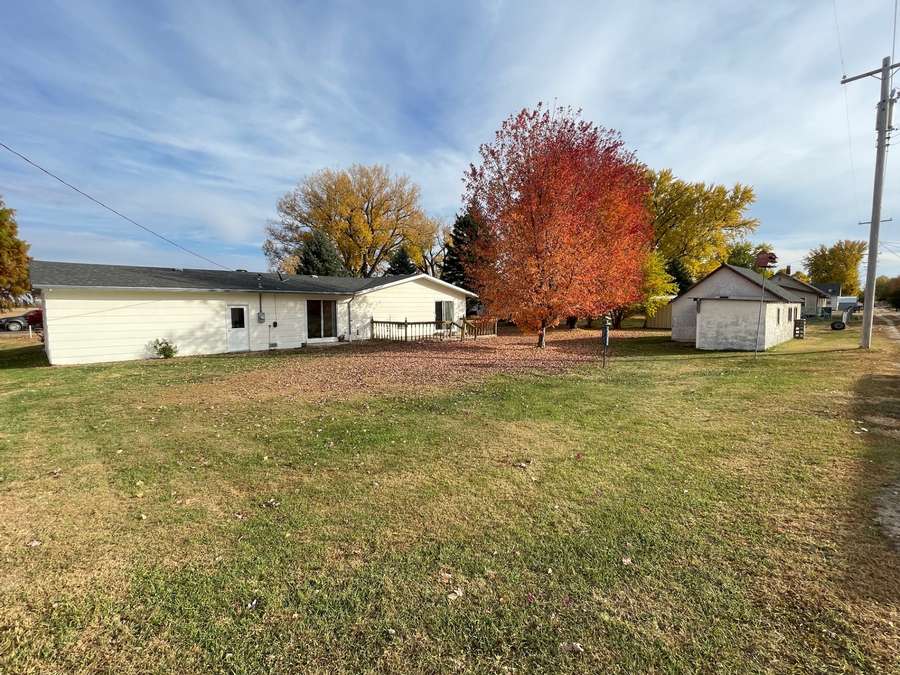 203 Canenburg Street, Bassett, NE 68714