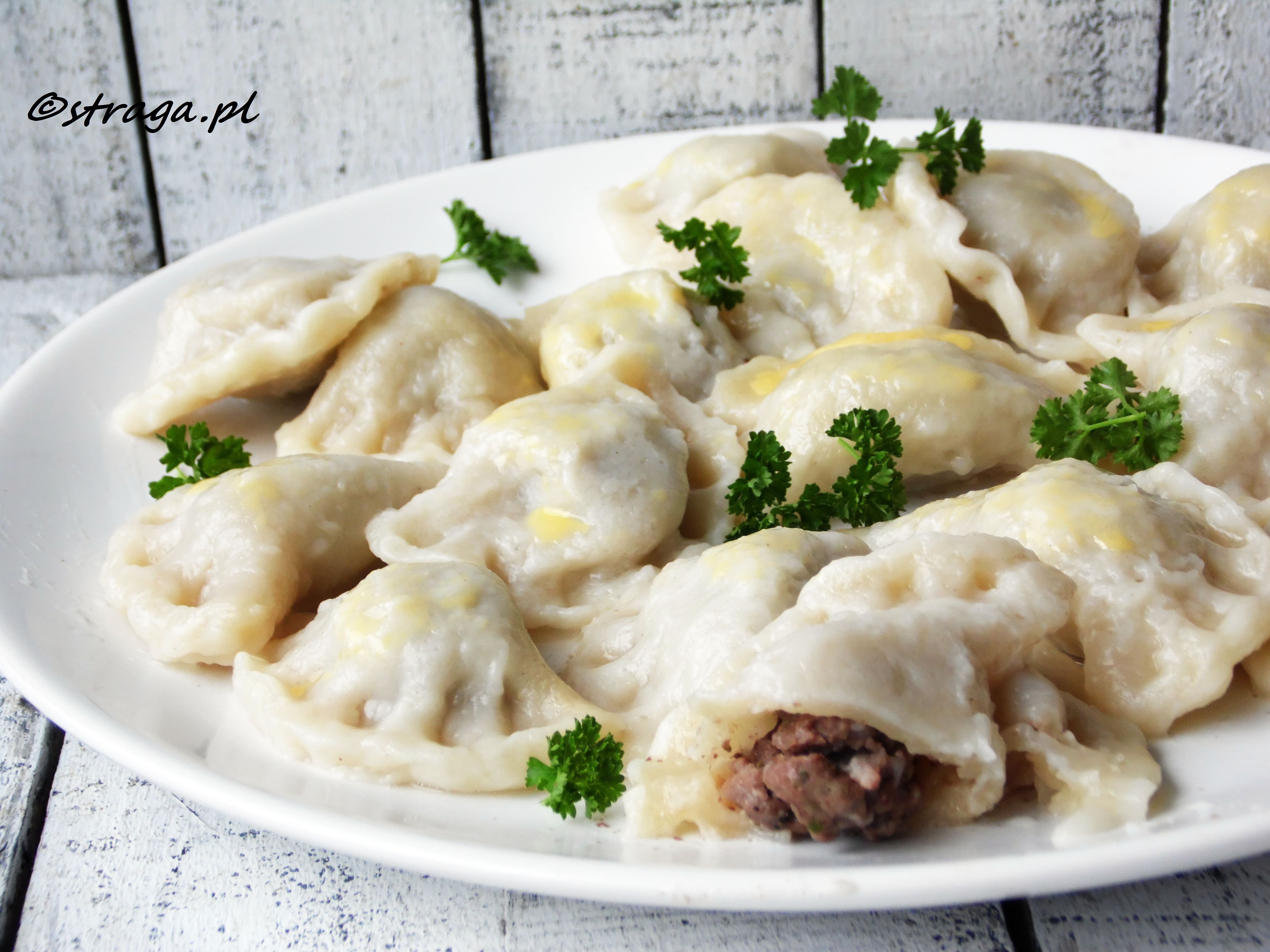 Pierogi z mięsem wołowym i lubczykiem Damskomęskie spojrzenie na kuchnię