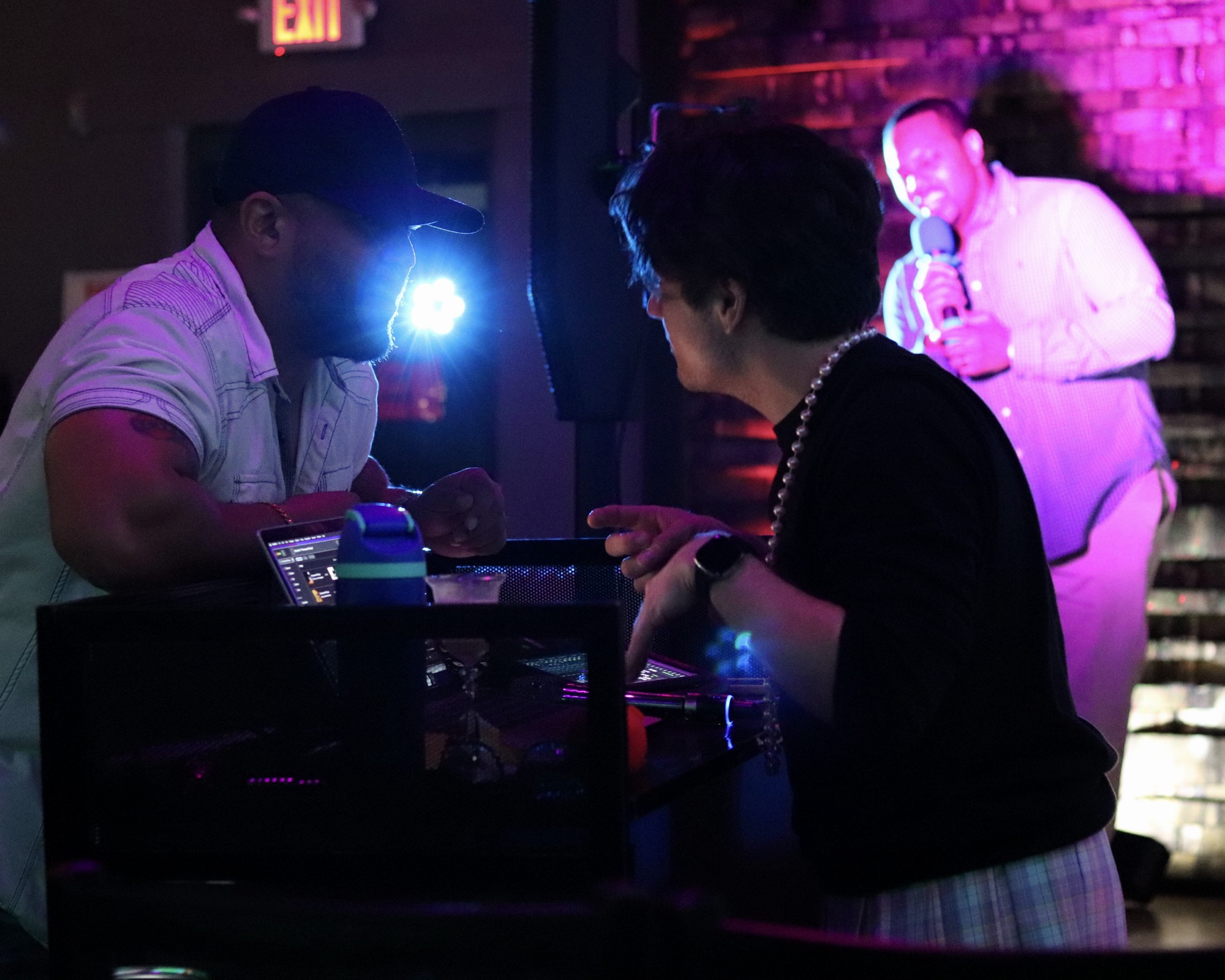 Lipz Lounge Straight to Ale