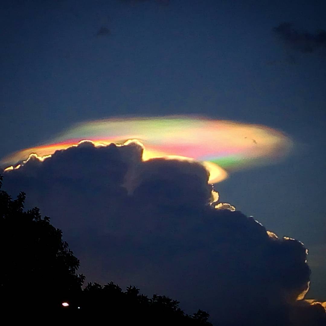 Fire rainbow cloud appears in the iridescent sky of Leon, Mexico