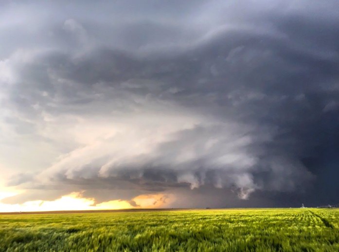Creepy supercell and tornado touchdown in Leoti, Kansas Strange Sounds