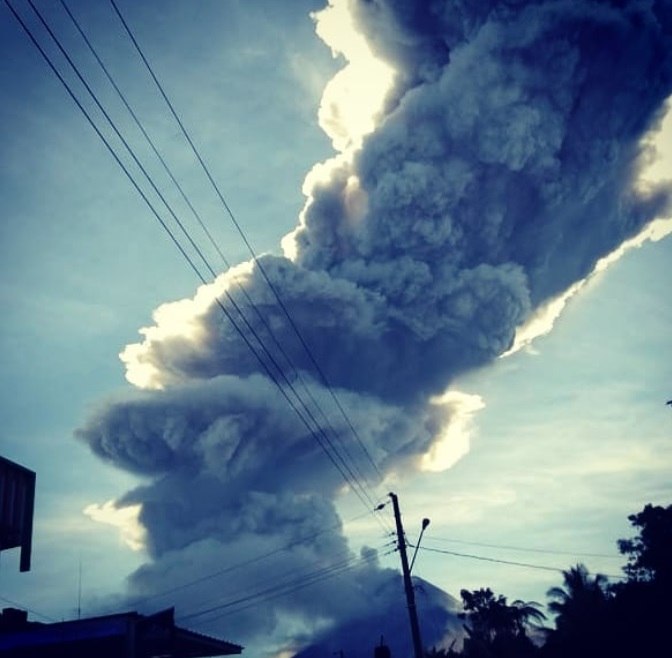 Merapi volcano erupts sending plume of ash 11.6 km (38 000 feet) above