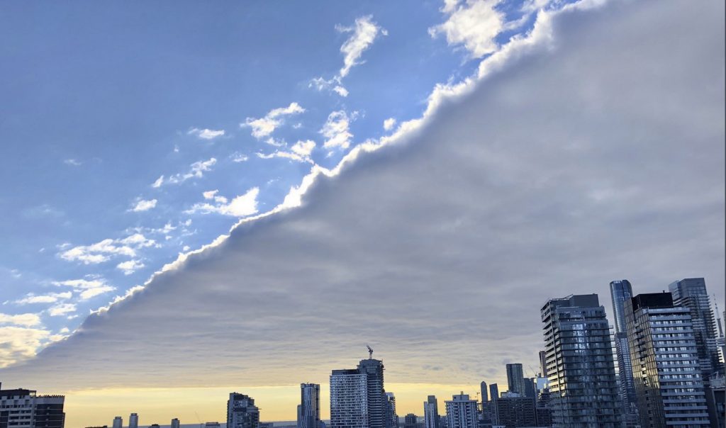 Giant rectangular cloud engulfs the sky over Toronto HAARP? Strange