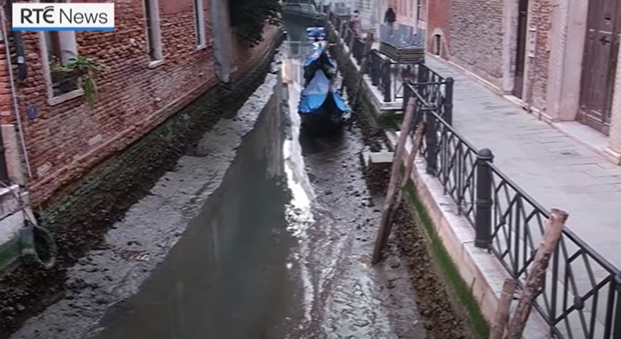 Venice canals dry up overnight in video and pictures Strange Sounds