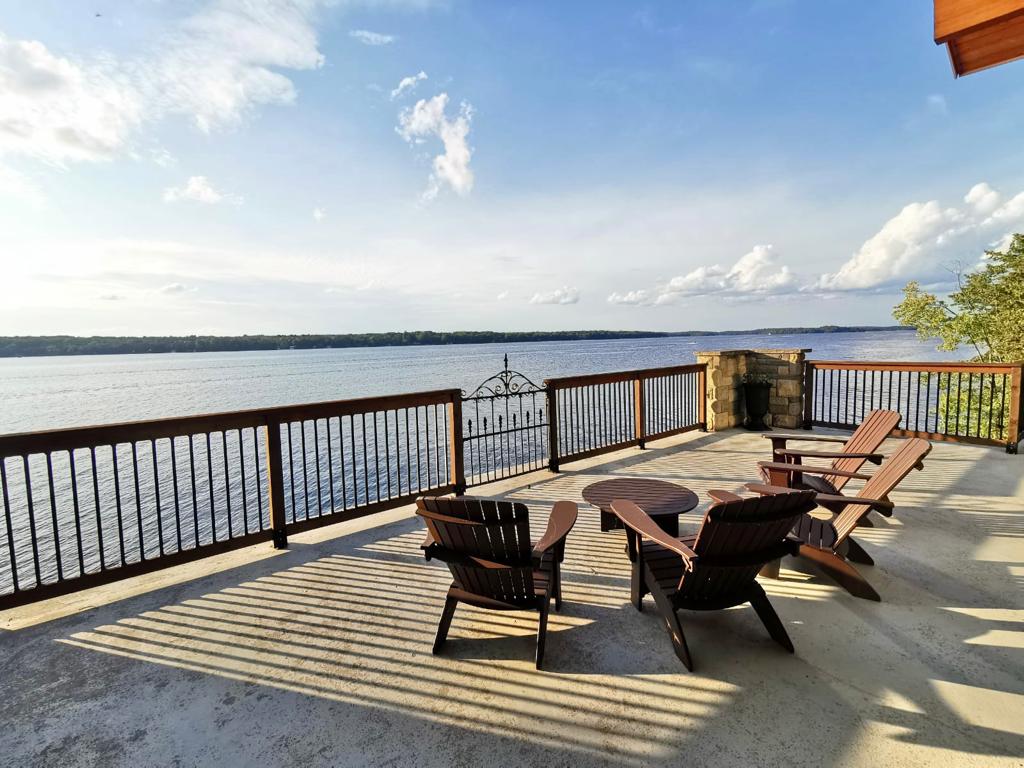 This 5M cottage in the Kawarthas has its own elevator and 2boat garage