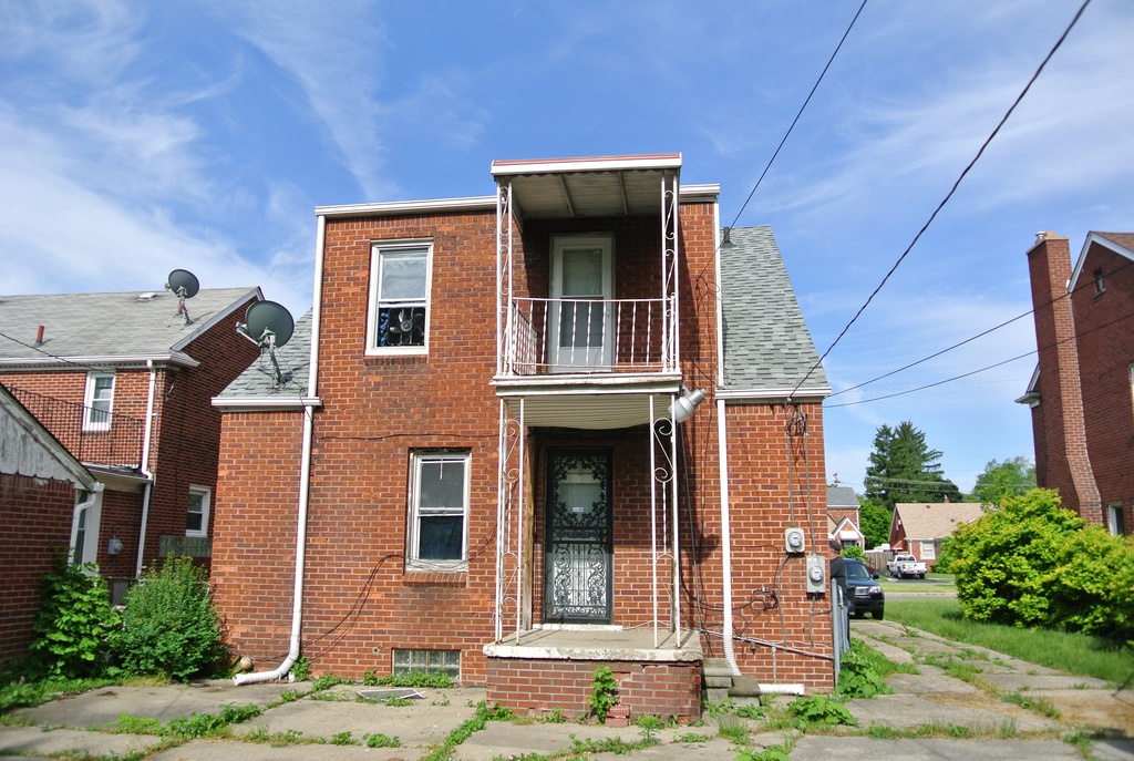 E Outer Dr Detroit, MI 48224 (Duplex)